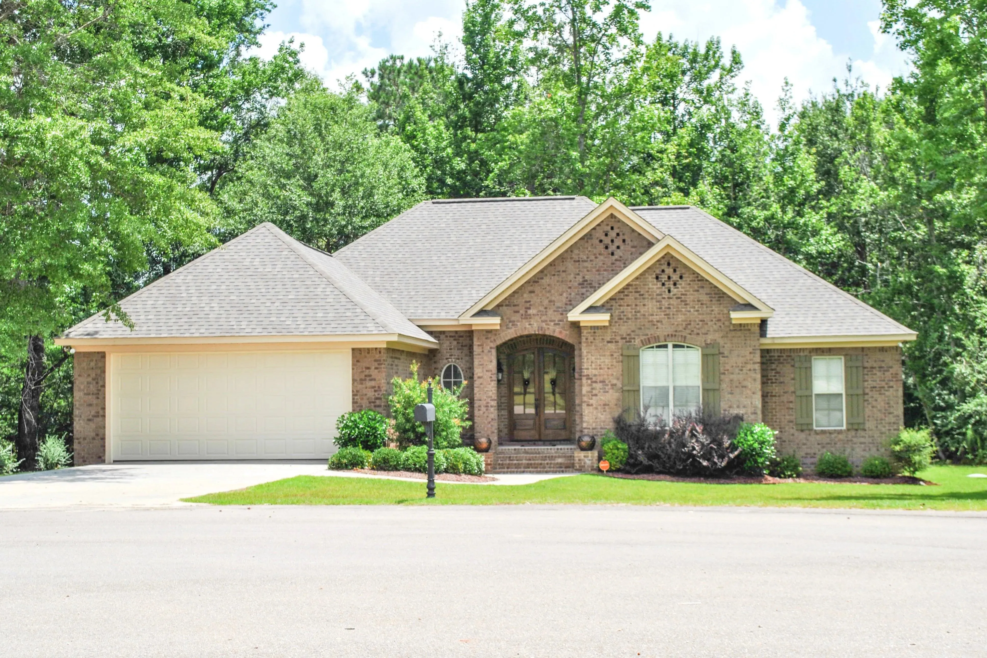 Charming 4-Bedroom Home with Spacious Living and Modern Amenities