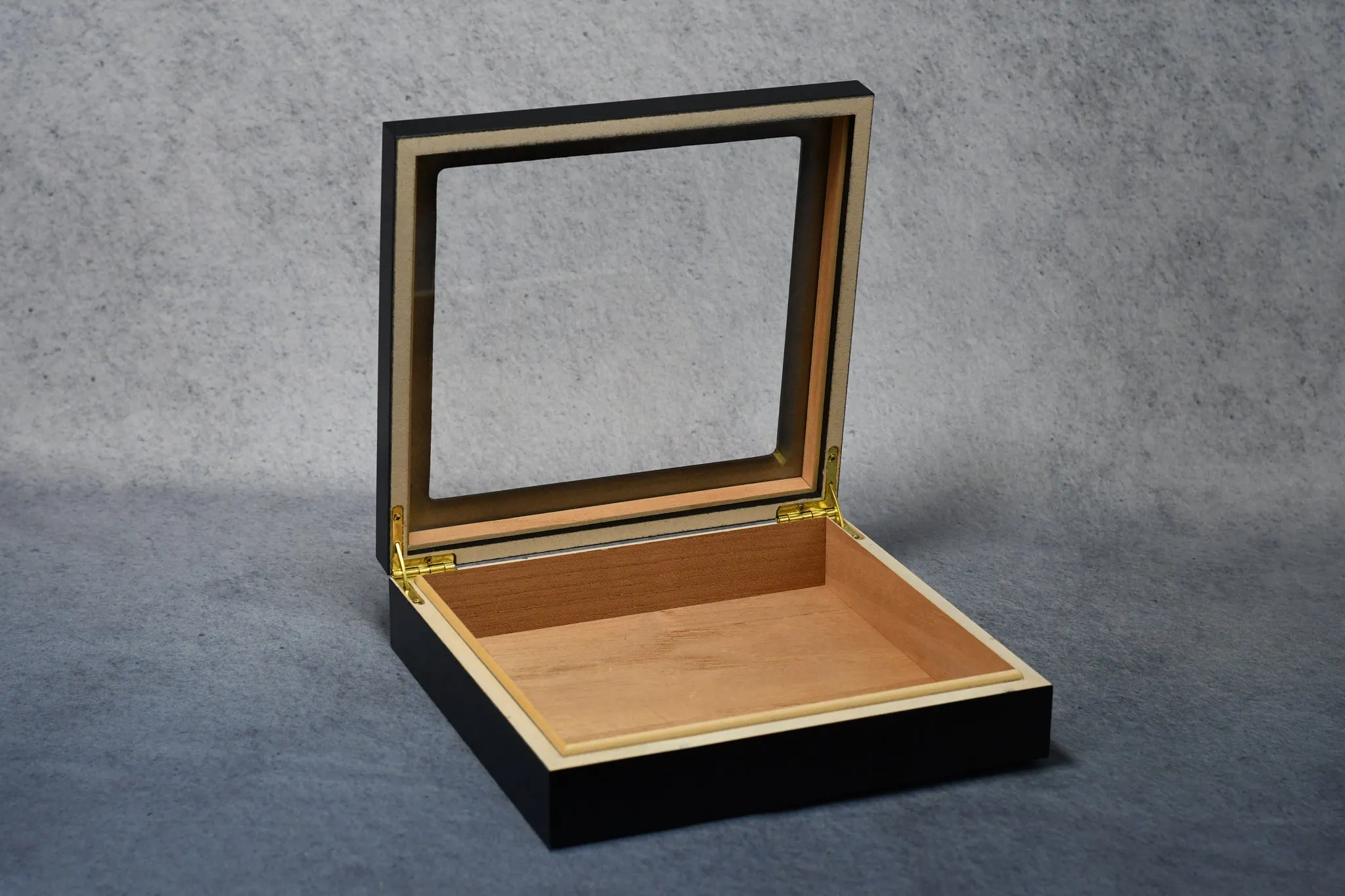 Chateau Black Humidor