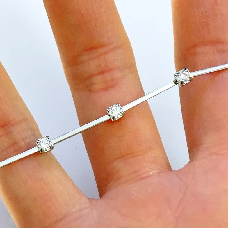 ELEGANT DIAMANTÉ NECKLACE