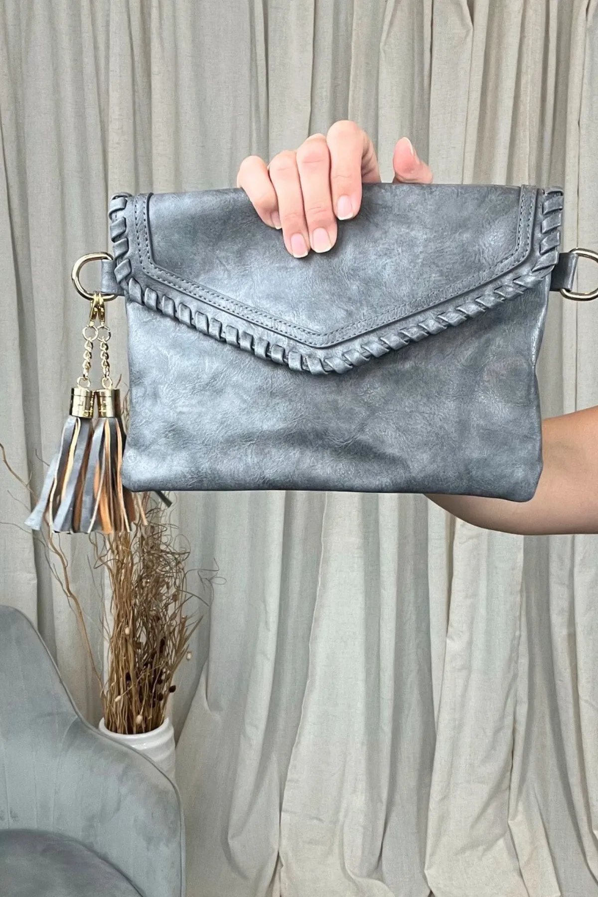 GRAY VEGAN LEATHER CROSSBODY PURSE