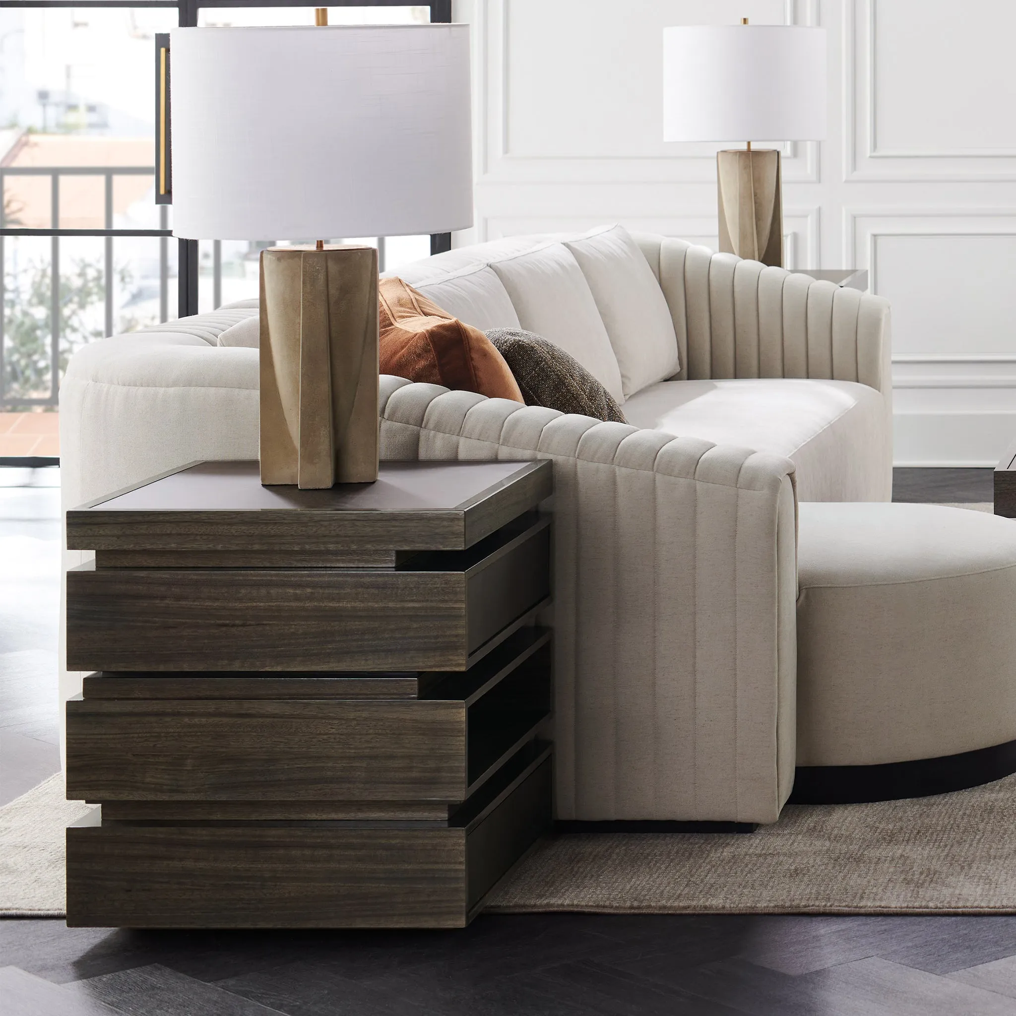 LA MODA END TABLE