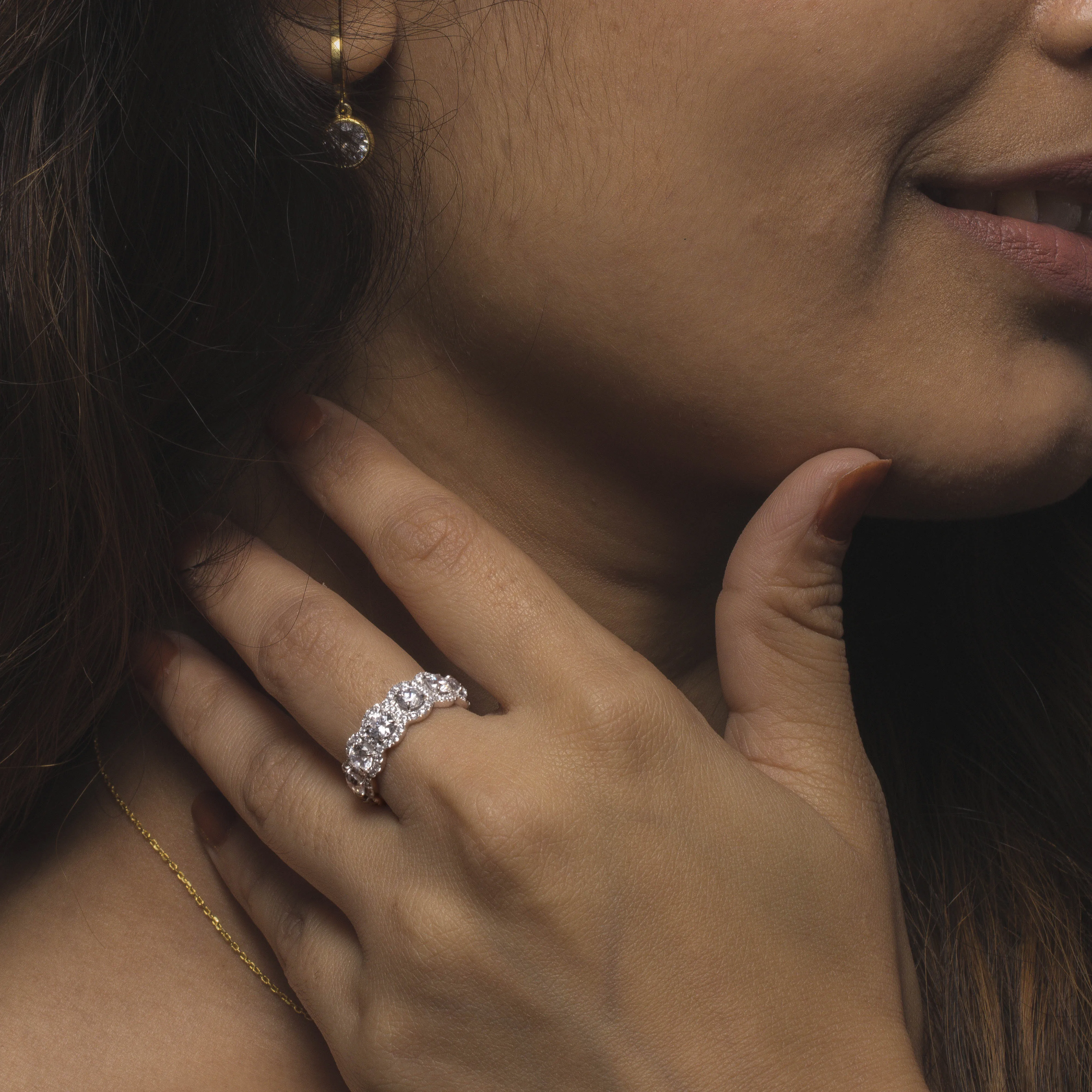 Round Exquisite Diamond Wedding Band