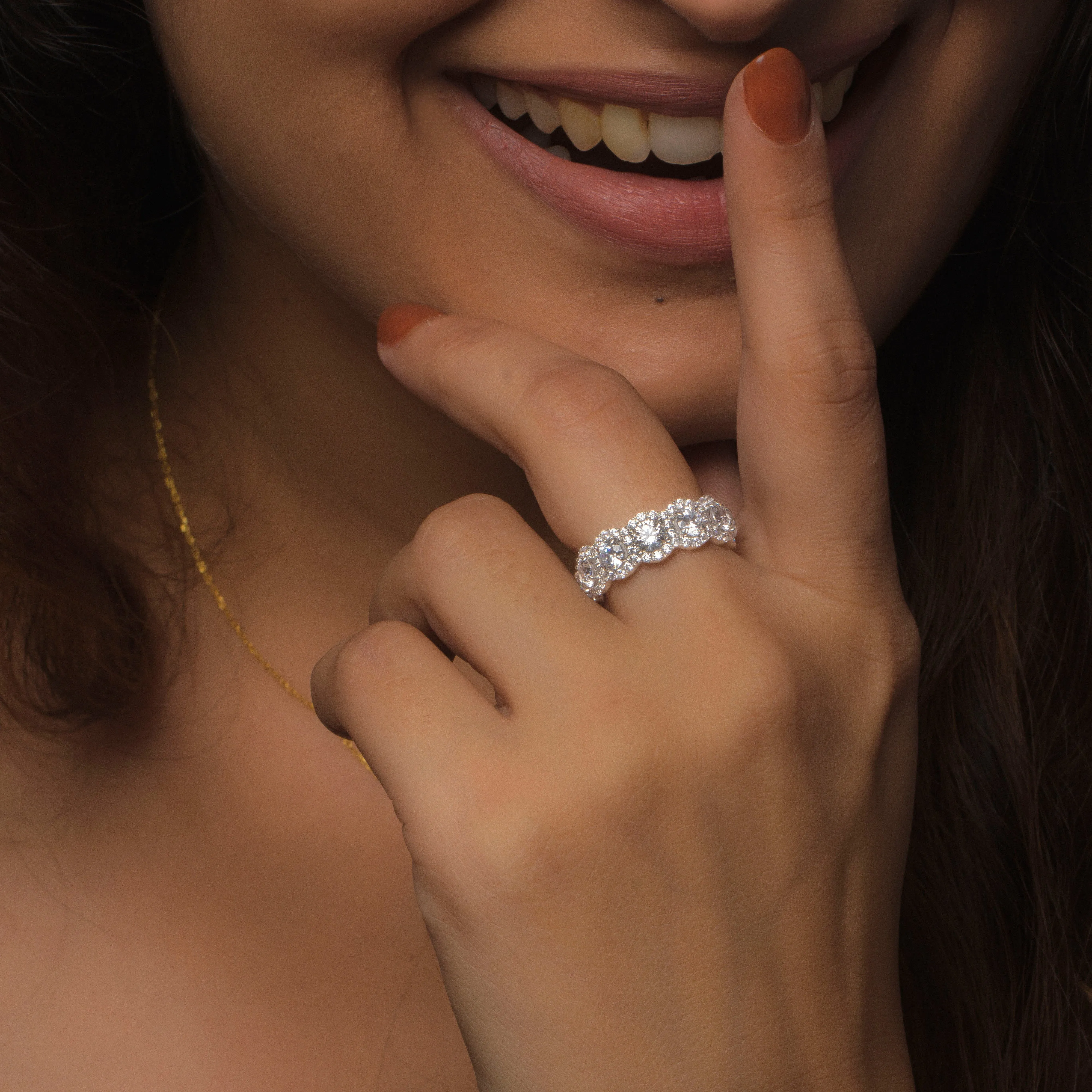 Round Exquisite Diamond Wedding Band