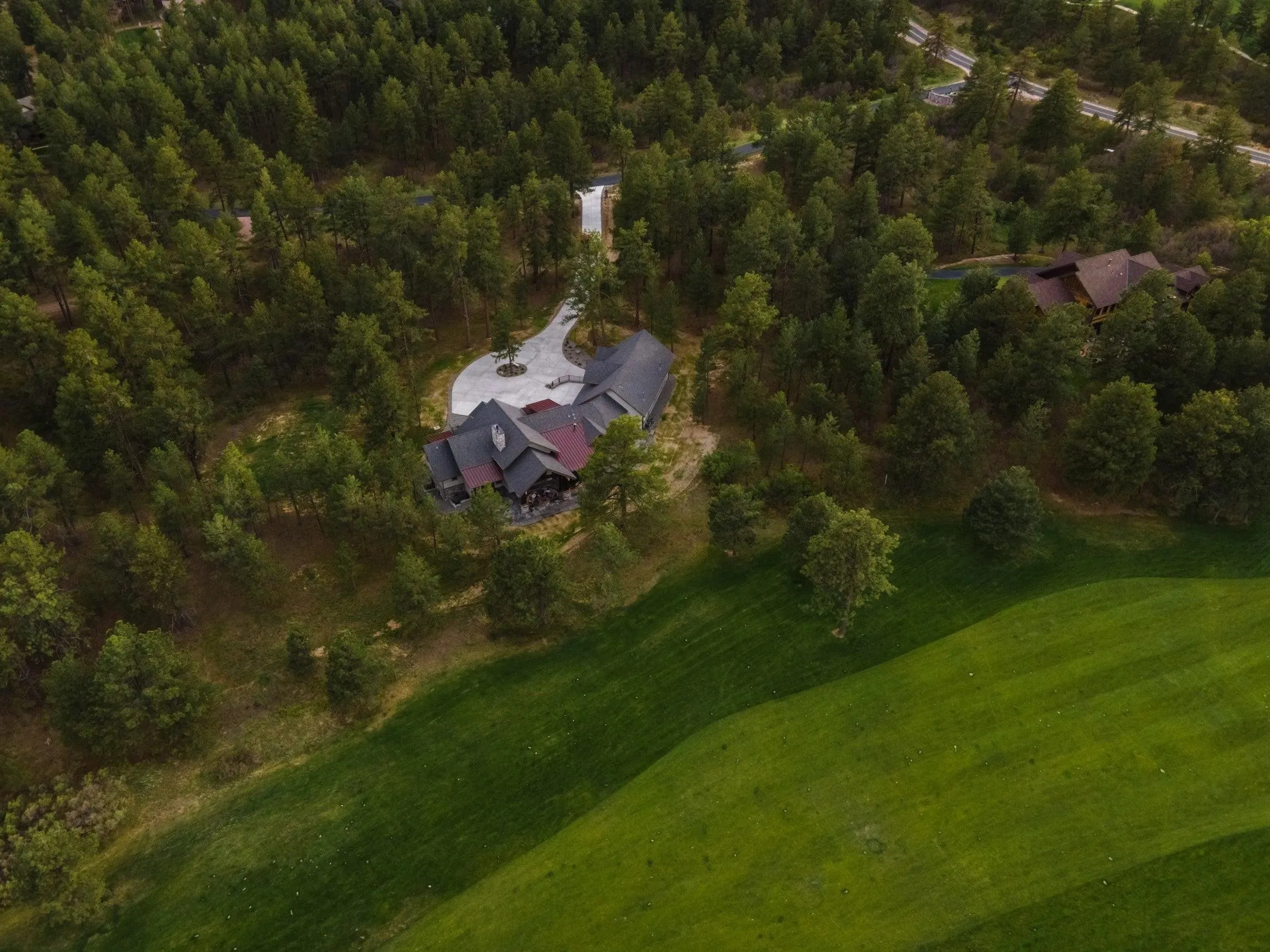 Spacious Stone Home (2,803 sq ft) with Expansive Layout