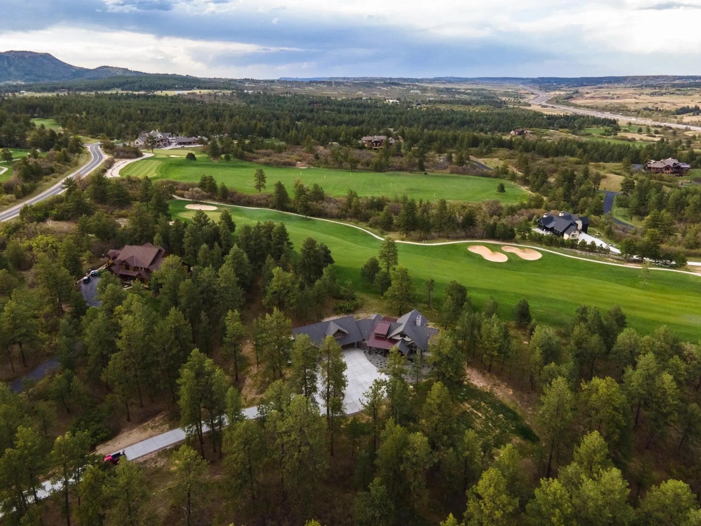 Spacious Stone Home (2,803 sq ft) with Expansive Layout