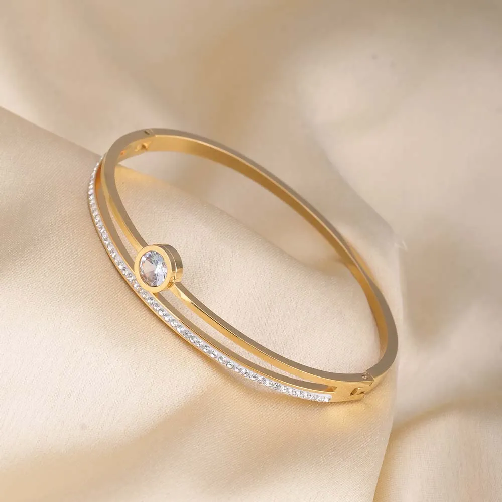 Women's Exquisite 18K Gold-Plated Bracelet with Stones